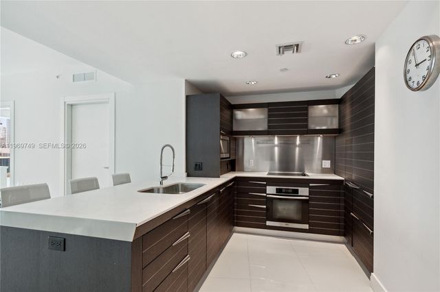 200 Biscayne Boulevard Way 4304, Miami, FL 33131