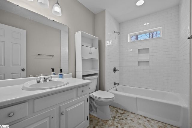 208 Bridgewood Avenue, Taylors, SC 29687