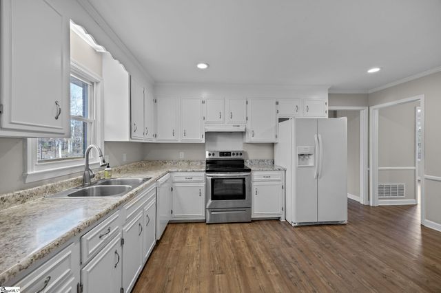 208 Bridgewood Avenue, Taylors, SC 29687