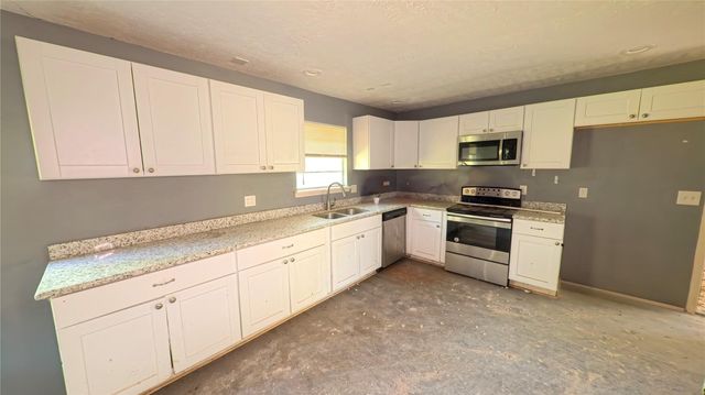 2652 S Woodloch Street, Woodloch, TX 77385