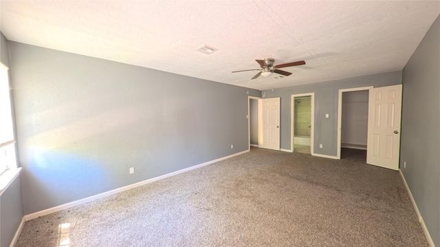 2652 S Woodloch Street, Woodloch, TX 77385