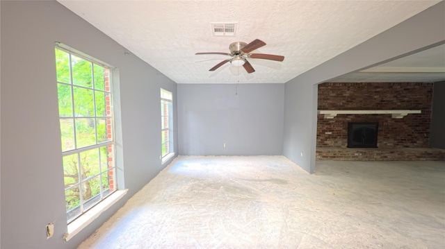 2652 S Woodloch Street, Woodloch, TX 77385