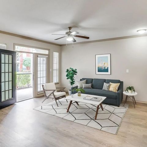 2700 Woodland Park Drive B, Houston, TX 77082