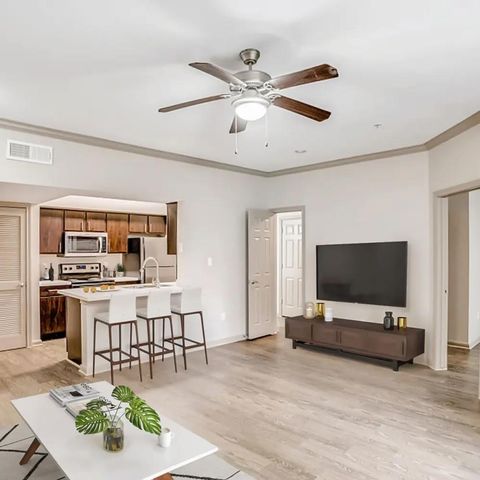 2700 Woodland Park Drive B, Houston, TX 77082