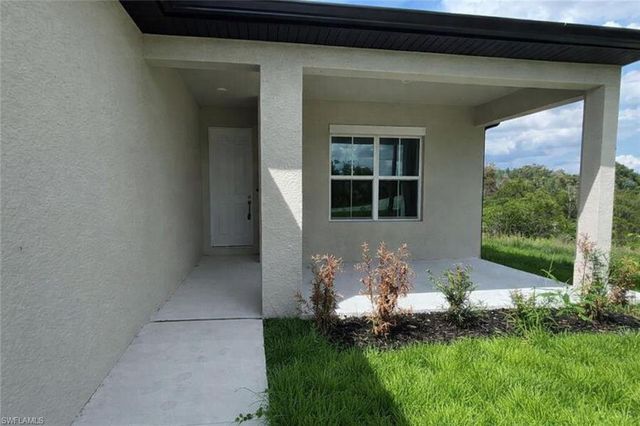 460 Westchester DR, Lehigh Acres, FL 33972
