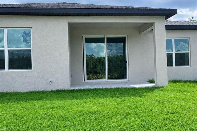 460 Westchester DR, Lehigh Acres, FL 33972