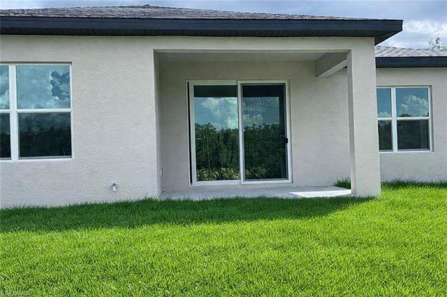 460 Westchester DR, Lehigh Acres, FL 33972
