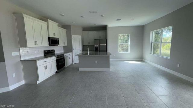 460 Westchester DR, Lehigh Acres, FL 33972