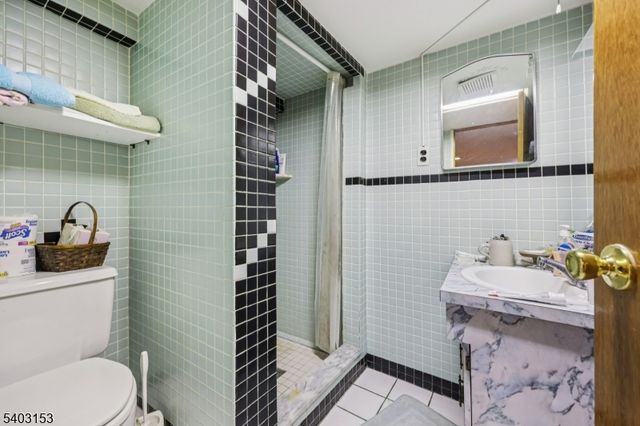 18 Patterson St, Harrison Town, NJ 07029