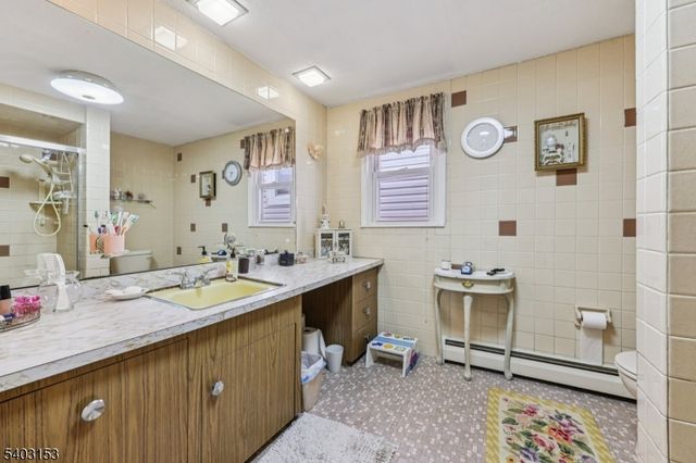 18 Patterson St, Harrison Town, NJ 07029