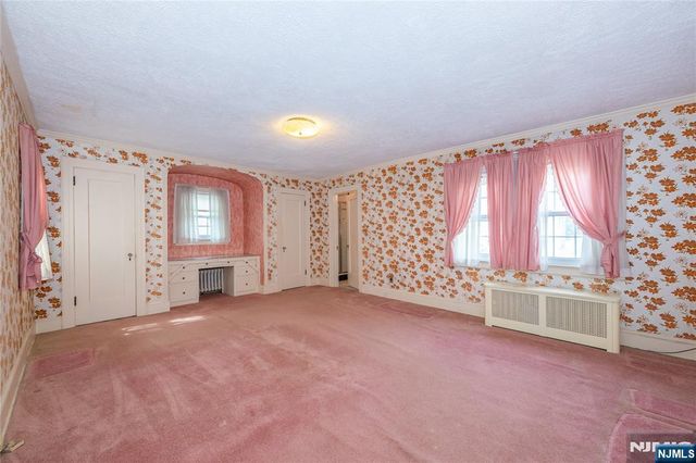 27 Glen Road, West Orange, NJ 07052