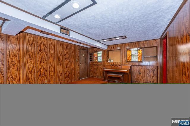 27 Glen Road, West Orange, NJ 07052