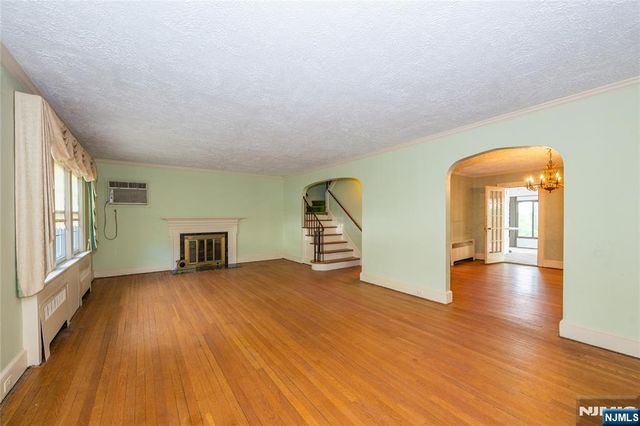 27 Glen Road, West Orange, NJ 07052