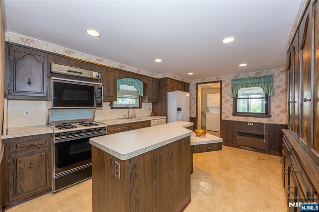 27 Glen Road, West Orange, NJ 07052