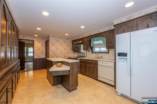 27 Glen Road, West Orange, NJ 07052