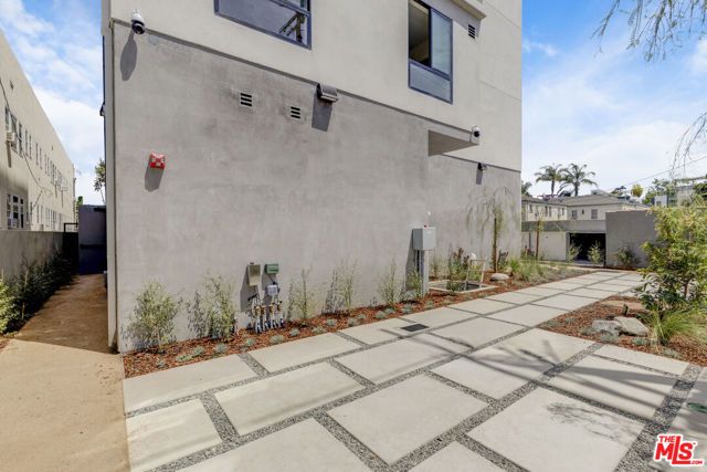 1825 N New Hampshire Avenue 204, Los Angeles, CA 90027