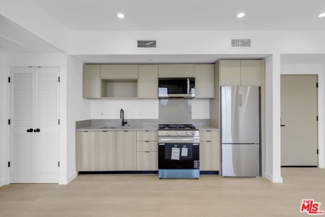 1825 N New Hampshire Avenue 204, Los Angeles, CA 90027