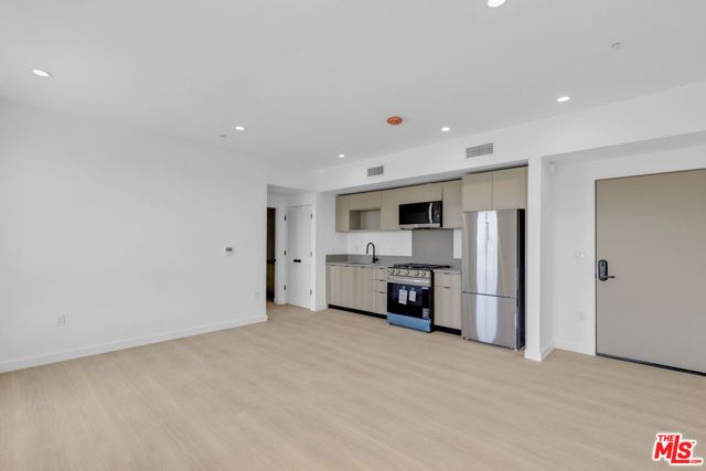 1825 N New Hampshire Avenue 204, Los Angeles, CA 90027