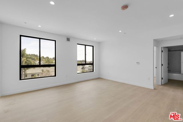 1825 N New Hampshire Avenue 204, Los Angeles, CA 90027
