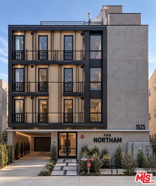 1825 N New Hampshire Avenue 204, Los Angeles, CA 90027
