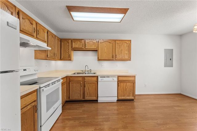 332 Town Pointe WAY, Newport News, VA 23601