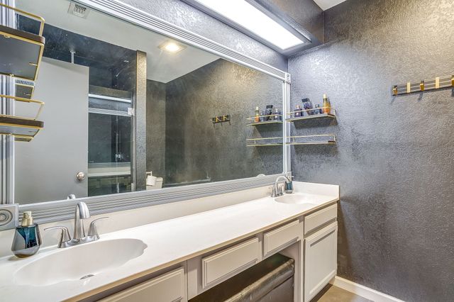 5017 Santa Fe Court, Arlington, TX 76017