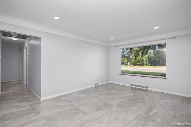 8527 Metropolitan Parkway, Sterling Heights, MI 48312