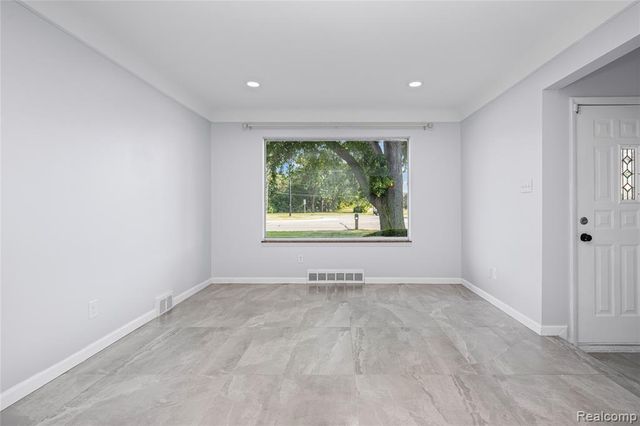 8527 Metropolitan Parkway, Sterling Heights, MI 48312