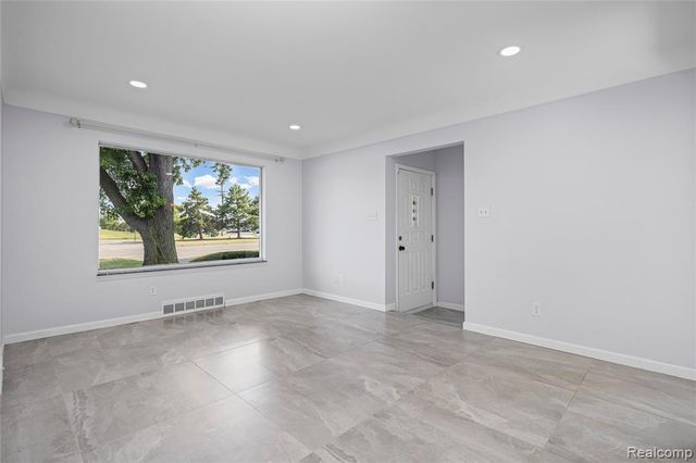 8527 Metropolitan Parkway, Sterling Heights, MI 48312