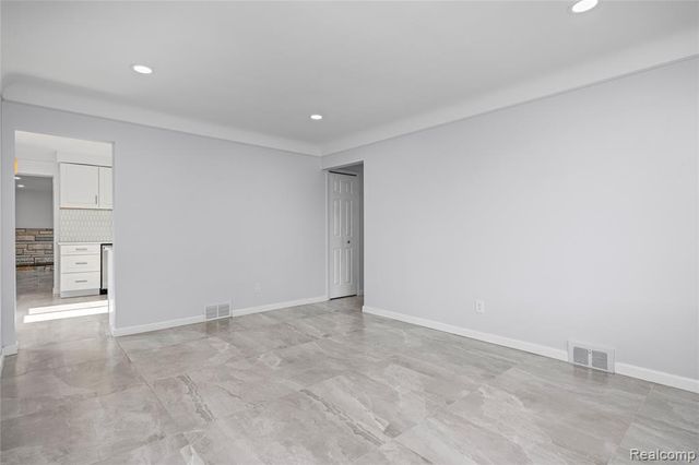 8527 Metropolitan Parkway, Sterling Heights, MI 48312