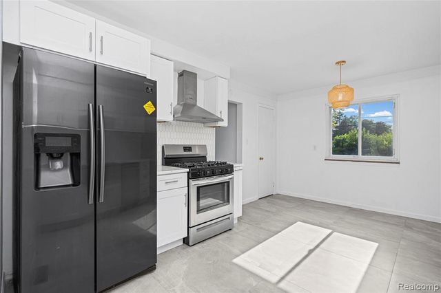 8527 Metropolitan Parkway, Sterling Heights, MI 48312