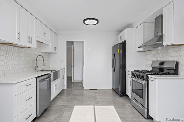 8527 Metropolitan Parkway, Sterling Heights, MI 48312