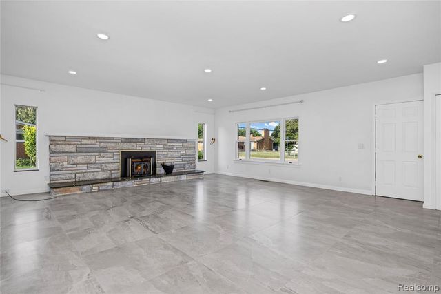 8527 Metropolitan Parkway, Sterling Heights, MI 48312