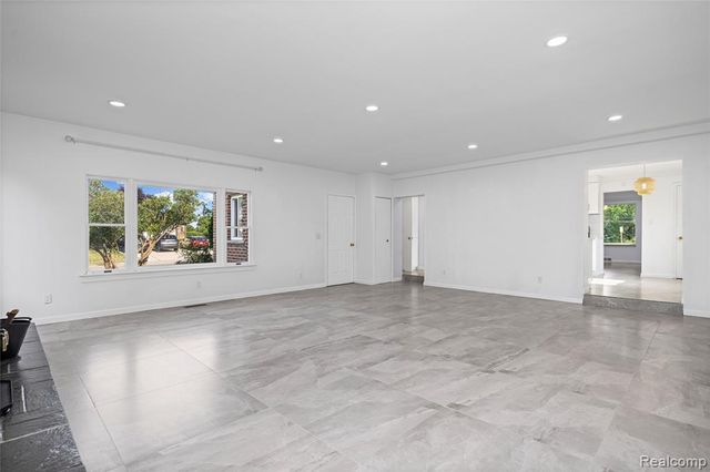 8527 Metropolitan Parkway, Sterling Heights, MI 48312