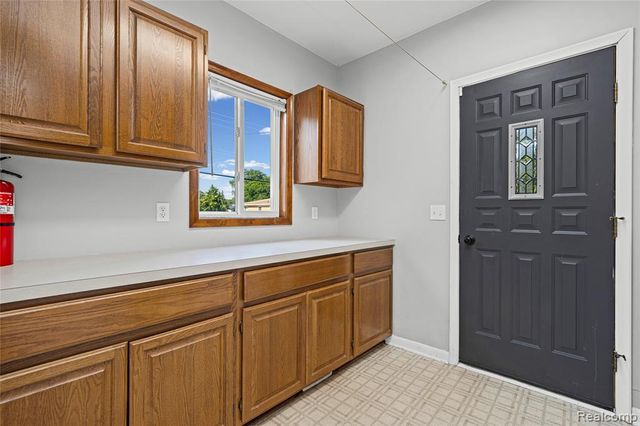 8527 Metropolitan Parkway, Sterling Heights, MI 48312