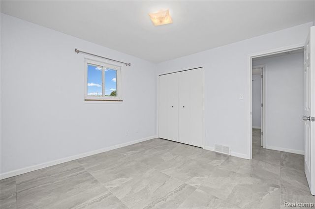 8527 Metropolitan Parkway, Sterling Heights, MI 48312