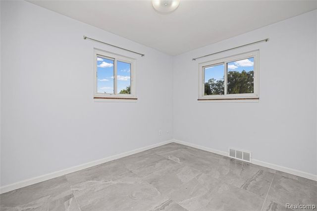 8527 Metropolitan Parkway, Sterling Heights, MI 48312