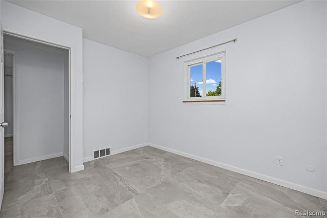 8527 Metropolitan Parkway, Sterling Heights, MI 48312