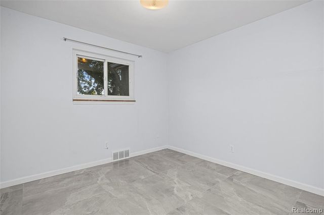 8527 Metropolitan Parkway, Sterling Heights, MI 48312