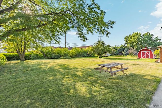 8527 Metropolitan Parkway, Sterling Heights, MI 48312