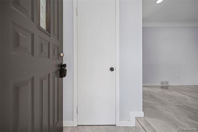 8527 Metropolitan Parkway, Sterling Heights, MI 48312
