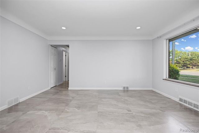 8527 Metropolitan Parkway, Sterling Heights, MI 48312