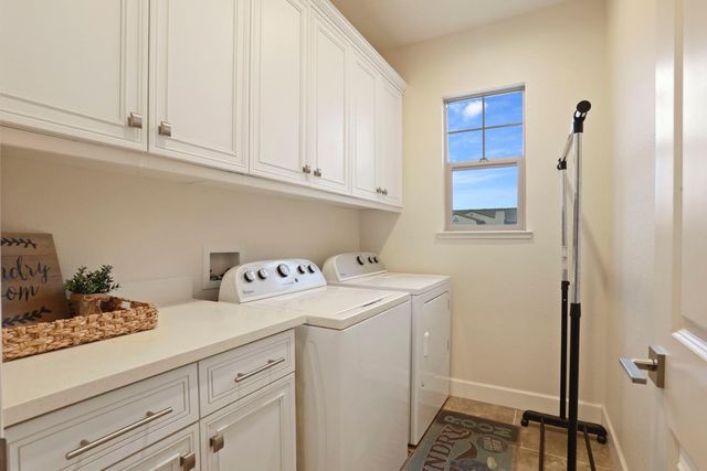 2665 Buttercup Dr, Lodi, CA 95242