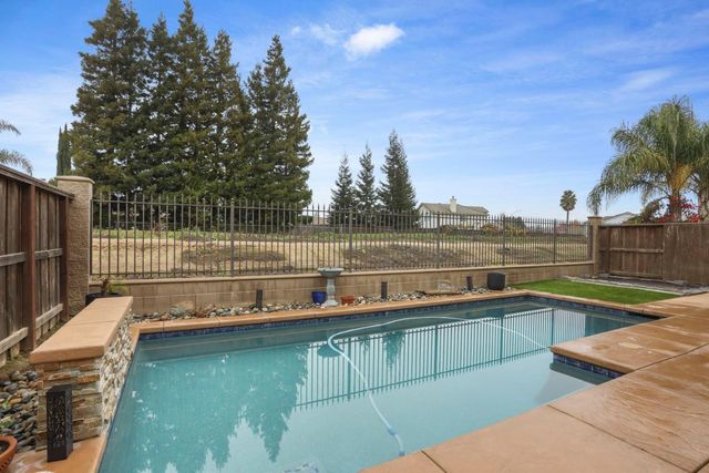 2665 Buttercup Dr, Lodi, CA 95242