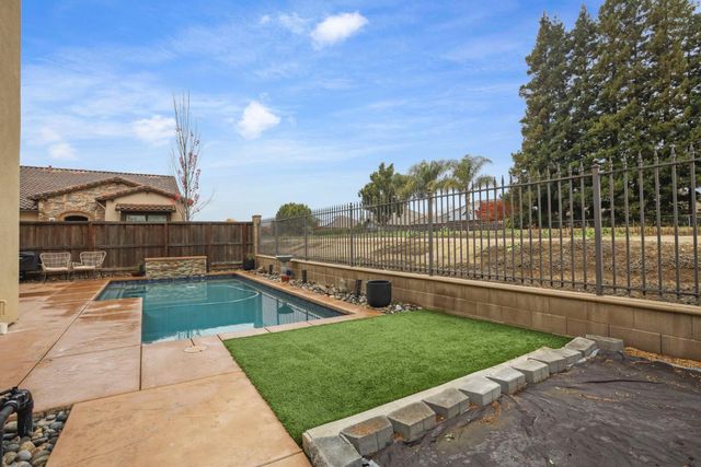 2665 Buttercup Dr, Lodi, CA 95242