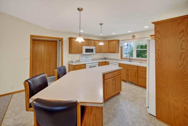 120 Whitetail Ridge, Hudson, IA 50643