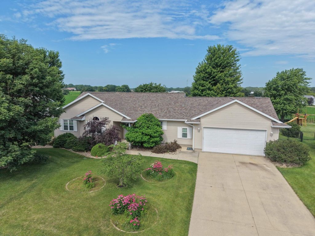 120 Whitetail Ridge, Hudson, IA 50643
