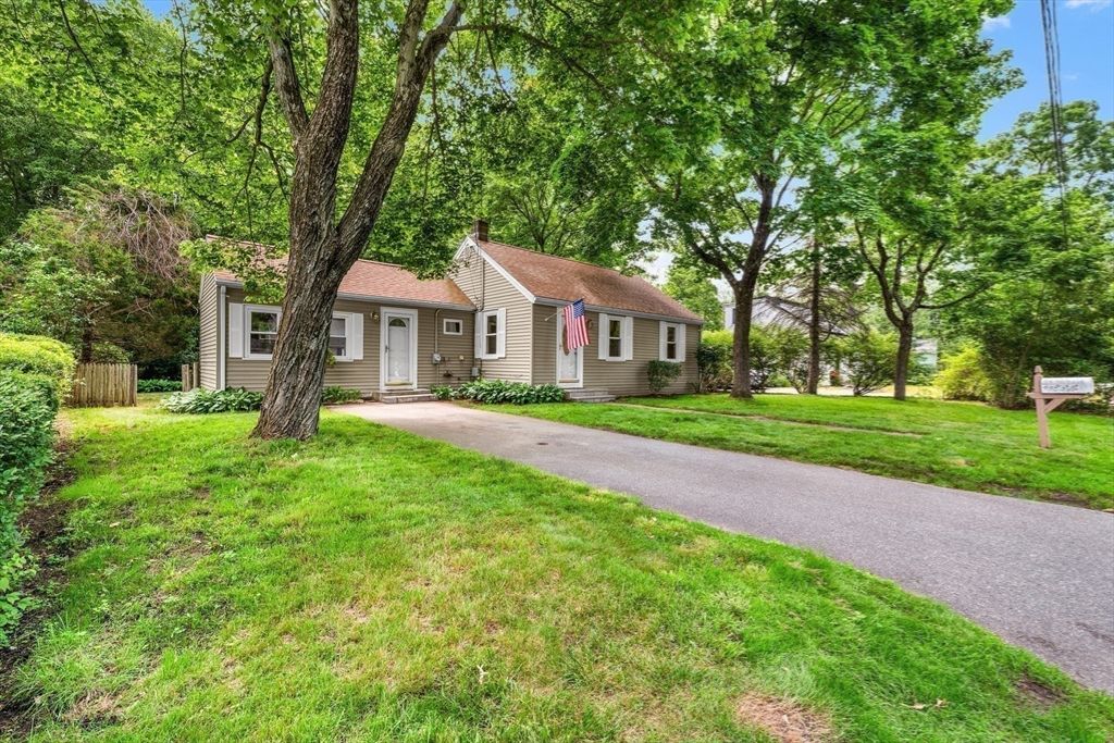 21 Elizabeth Street, Stoughton, MA 02072