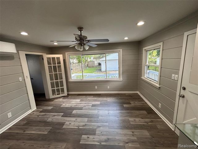 24095 Stanford Street, Dearborn Heights, MI 48125