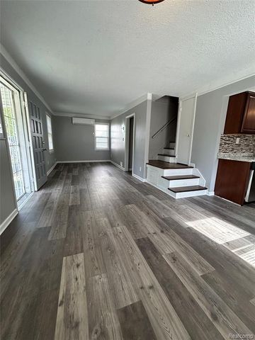 24095 Stanford Street, Dearborn Heights, MI 48125